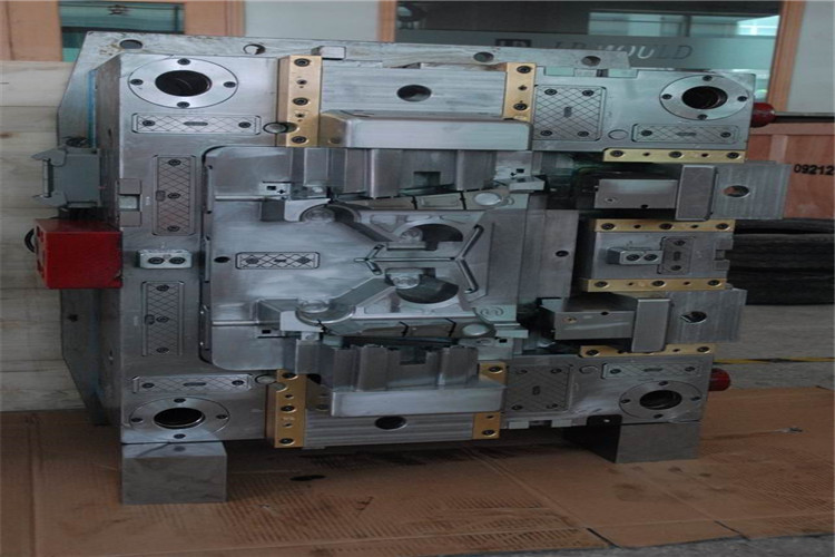 小型塑膠模具2.jpg