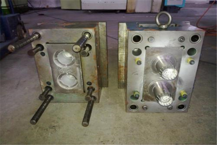 小型塑膠模具3.jpg
