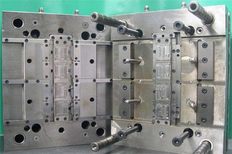 雙色注塑模具制作方可提前做設計準備，防止匆忙中考慮不周，影響工期