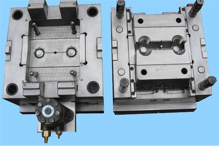 注塑模具類型根據模具基本結構分為兩類：類是二板模，也稱大水口模；另一類是三板模，也稱細水口模