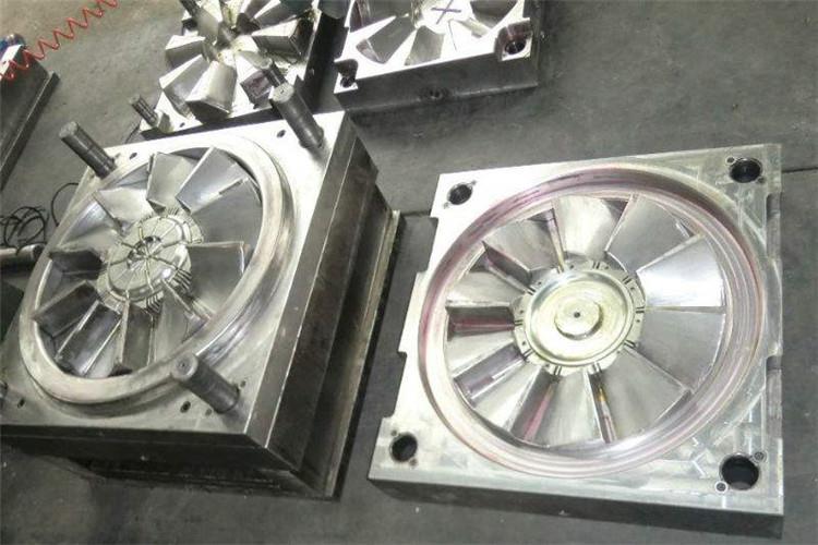 在某個項目中，模具剛剛設計好，模架剛剛訂購回來，客戶的設變通知就來了