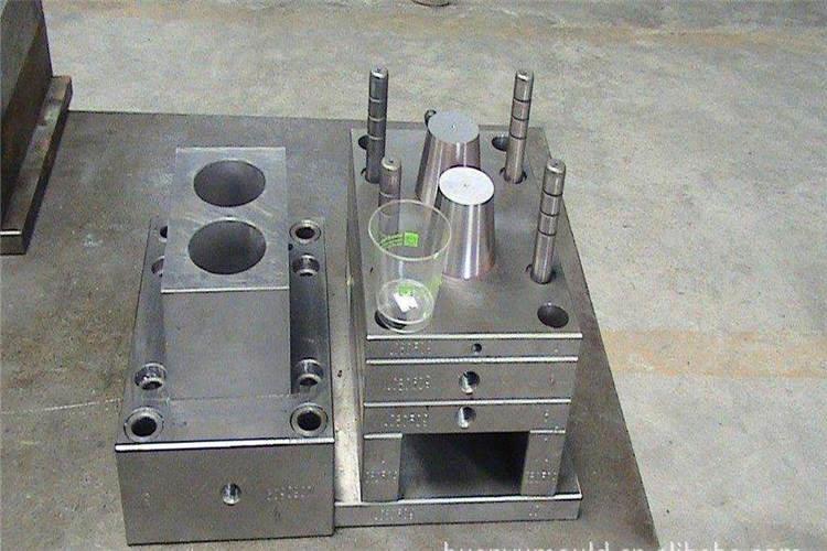 塑膠模具產生微坑（針孔）的原因是由于鋼材基體與夾雜物（雜質）的硬度不同