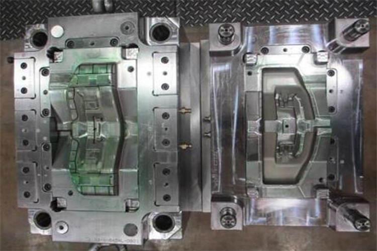 精密注塑模具的設計加工需要模具制作車間的運行模式來保障順利完成