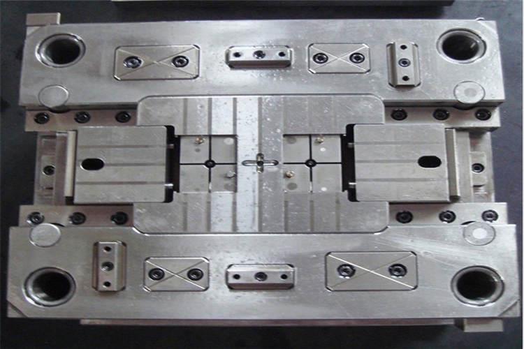 當前代表國際水平的CAD／CAE／CAM，作為一項優異的精密注塑模具技術在西方國制造行業內早已被普遍應用