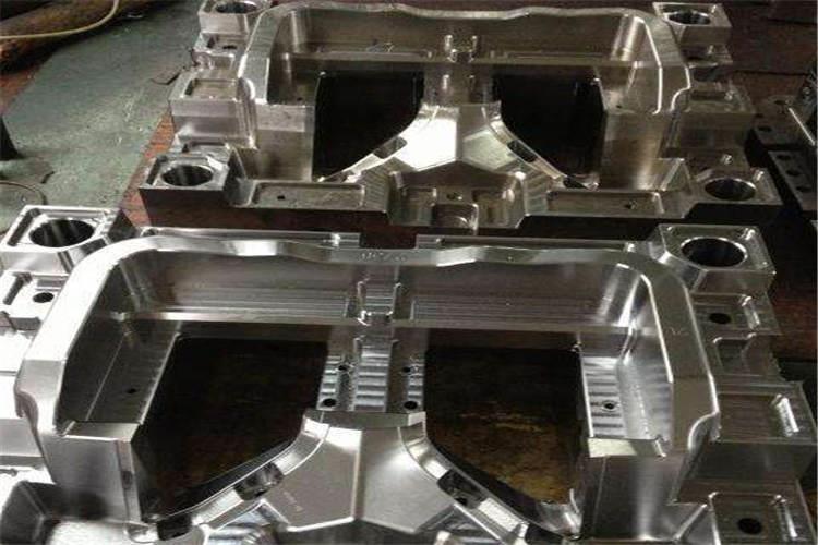 利用鋁制注塑模具進行加工需要的方法完全不同于P-20鋼制模具的加工方法