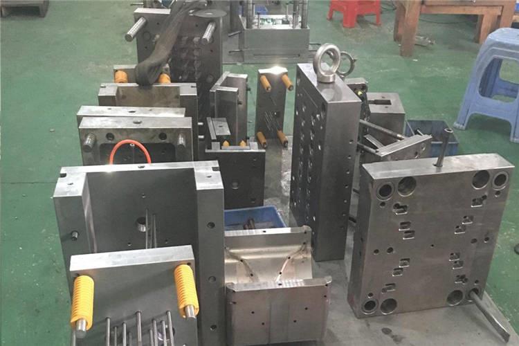 制品內外壁高分子的松馳程度不同，容易引起塑料注塑模具制品出現開裂、變形等缺陷