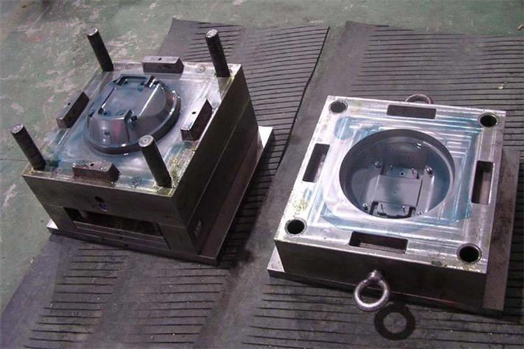 為了減小冷卻水的壓力損失，塑料注塑模具外圍連接冷卻水管的尺寸定要大于或等于模具內水路的尺寸