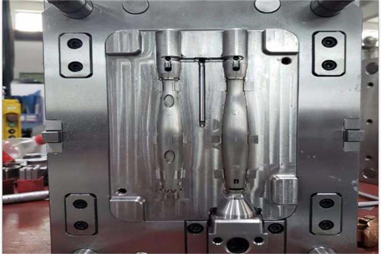 迄今為止，業界小型注塑模具尚無科學肯定的定義