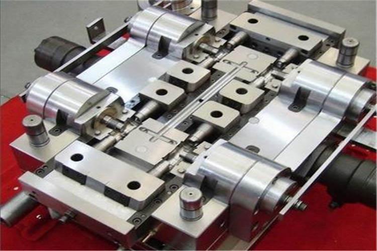 熱擴滲技術是目前精密塑膠模具表面強化采用較多的技術莊要包括滲碳、滲氮、碳氮共滲和氮碳共滲四種