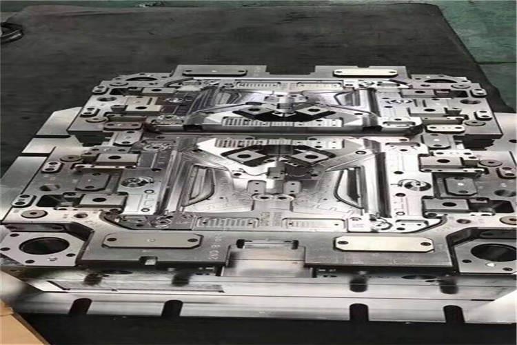 這些在模具設計時應加以遵循對于后者，重點是在樣件上提取有用的制模信息為我所用，避免在注塑模具設計上走彎路