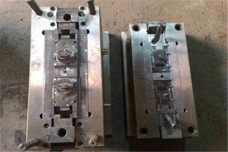 精密塑膠模具精度雖然與加工和裝配技術密切相關，但若在設計時沒有提出恰當的技術要求，或者模具結構設計得不合理，那么無論加工和裝配技術多么高，模具精度仍然不能得以可靠保障