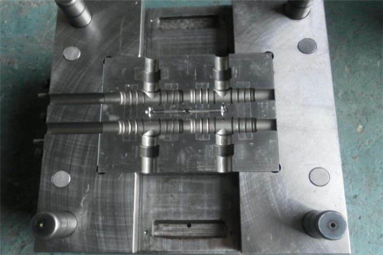 注塑模具是用來制作成型物品的工具,這種工具由各種零件構成,不同的模具由不同的零件構成 注塑模具是用來制作成型物品的工具,這種工具由各種零件構成,不同的模具由不同的零件構成